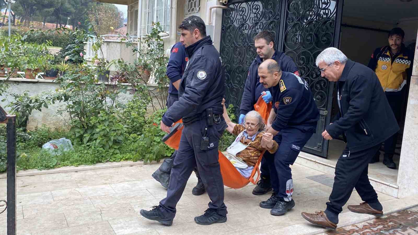 Taziye evine yemek yaparken evini yakıyordu
