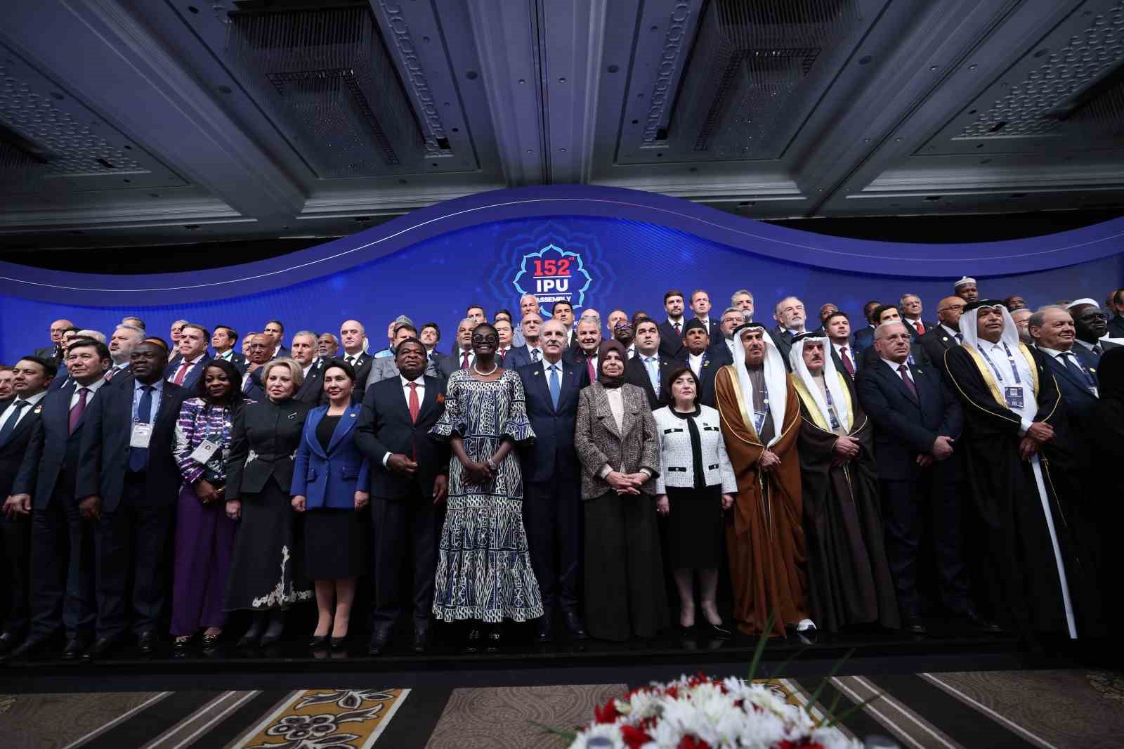 TBMM Başkanı Kurtulmuş: "İsrail’in Birleşmiş Milletler üyeliği mutlaka askıya alınmalı"
TBMM Başkanı Kurtulmuş: "İsrail’in Birleşmiş Milletler üyeliği mutlaka askıya alınmalı"