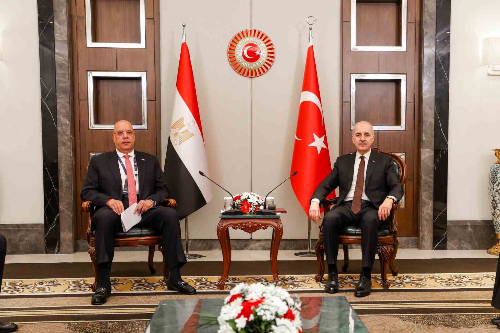 TBMM Başkanı Kurtulmuş, Mısır Temsilciler Meclisi Başkanı Badawy ile görüştü
TBMM Başkanı Kurtulmuş, Mısır Temsilciler Meclisi Başkanı Badawy ile görüştü