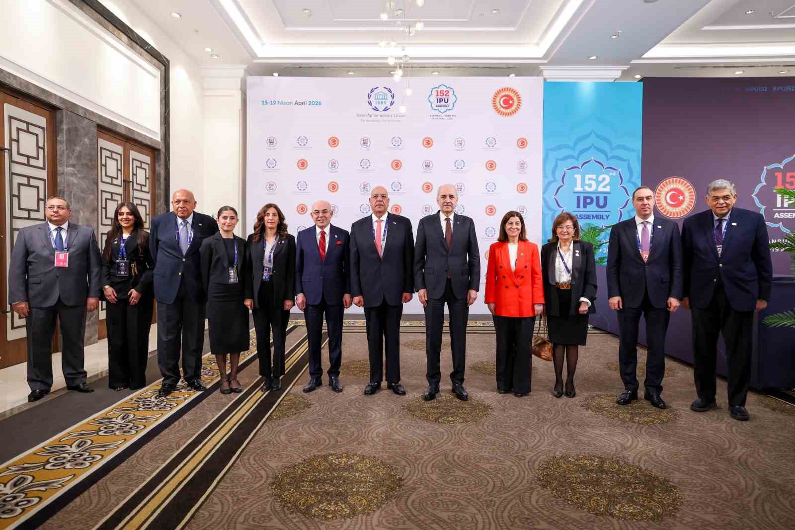 TBMM Başkanı Kurtulmuş, Mısır Temsilciler Meclisi Başkanı Badawy ile görüştü
TBMM Başkanı Kurtulmuş, Mısır Temsilciler Meclisi Başkanı Badawy ile görüştü