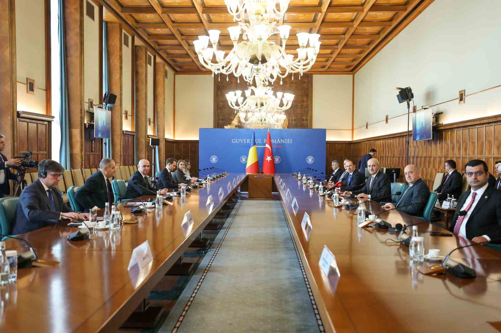 TBMM Başkanı Kurtulmuş, Romanya Başbakanı Bolojan ile görüştü
