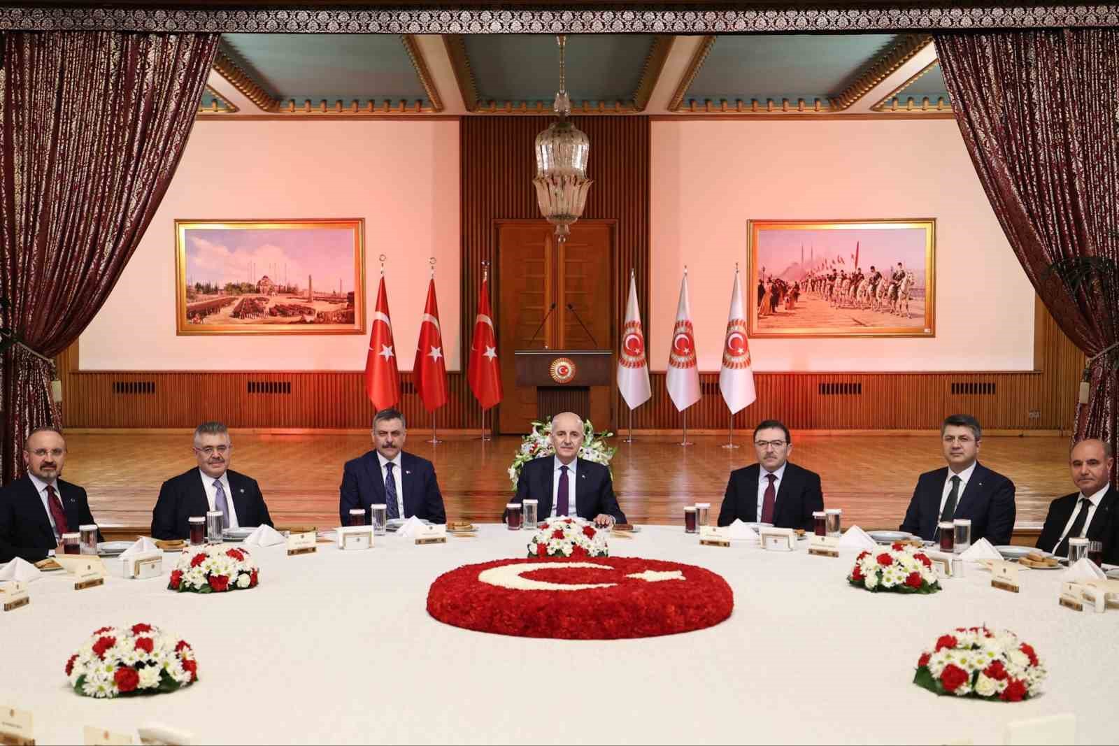 TBMM Başkanı Kurtulmuş: "Türkiye, Cumhuriyet’in ilk asrının neredeyse 50 yılını kuşatmış olan terör meselesini tamamıyla çözecek"
TBMM Başkanı Kurtulmuş: "Türkiye, Cumhuriyet’in ilk asrının neredeyse 50 yılını kuşatmış olan terör meselesini tamamıyla çözecek"