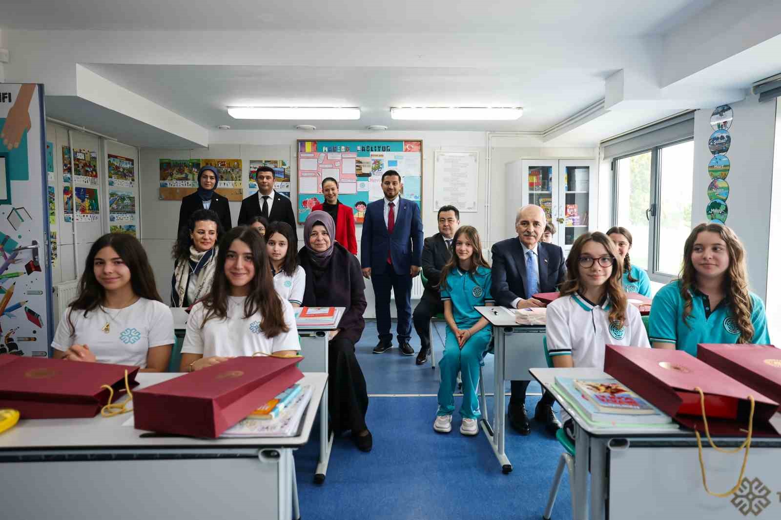 TBMM Başkanı Kurtulmuş: "Türkiye olarak barışın, istikrarın, huzurun ve insani değerlerin yanında olduk, olmaya devam edeceğiz"
TBMM Başkanı Kurtulmuş: "Türkiye olarak barışın, istikrarın, huzurun ve insani değerlerin yanında olduk, olmaya devam edeceğiz"