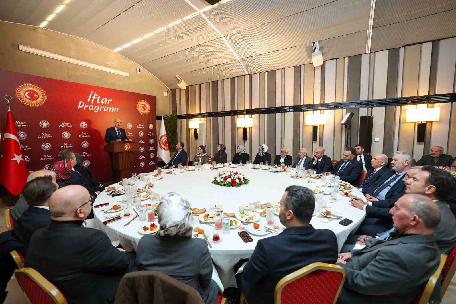 TBMM Başkanı Kurtulmuş: "Türkiye’nin terör meselesinden kurtulmasıyla birlikte her alandaki duruşu güçlenecektir"
TBMM Başkanı Kurtulmuş: "Türkiye’nin terör meselesinden kurtulmasıyla birlikte her alandaki duruşu güçlenecektir"