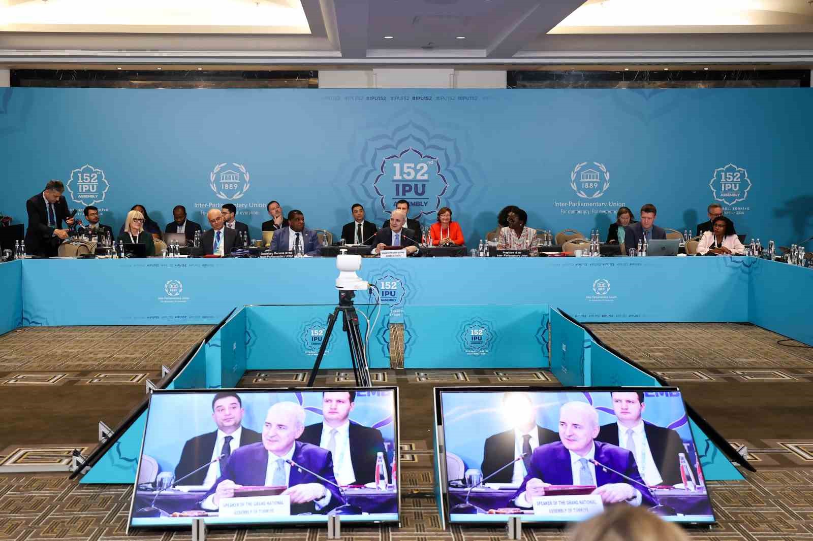 TBMM Başkanı Numan Kurtulmuş: "Adaletsizliğe ve çatışmalara karşı sesimizi yükseltmek gelecek nesillere karşı sorumluluğumuzdur"
TBMM Başkanı Numan Kurtulmuş: "Adaletsizliğe ve çatışmalara karşı sesimizi yükseltmek gelecek nesillere karşı sorumluluğumuzdur"