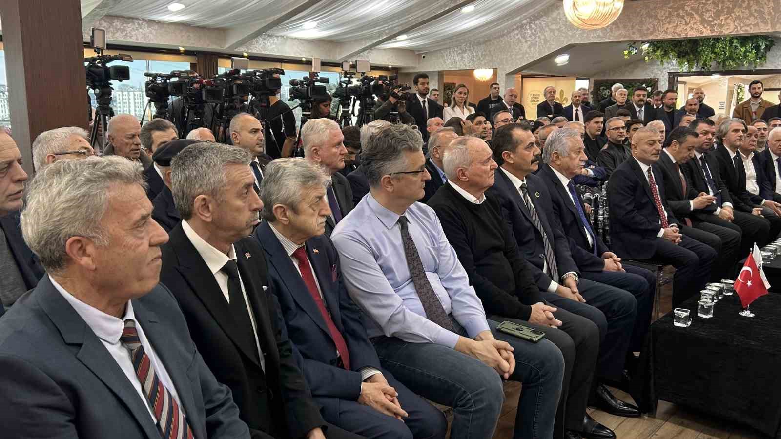 TBMM Başkanvekili Celal Adan: "Kürsü işgalinin emekliye mi faydası var? İşsize mi faydası var"
