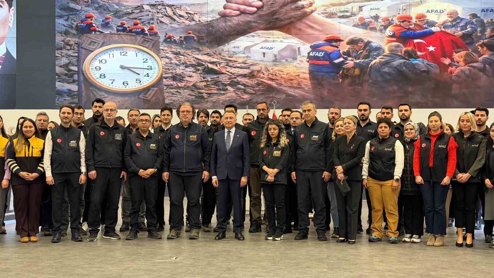 TBMM Dışişleri Komisyonu Başkanı Oktay: "650 bin personeli sahaya sürmek hiçbir ülkenin yapabileceği bir olay değil"
