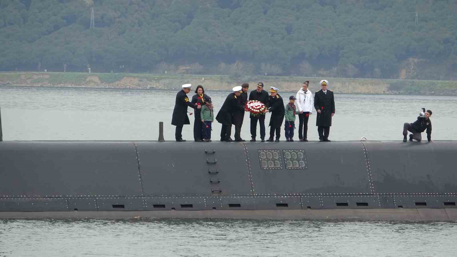 ’TCG Dumlupınar’ denizaltısında şehit olan 81 denizci için anma töreni düzenlendi
