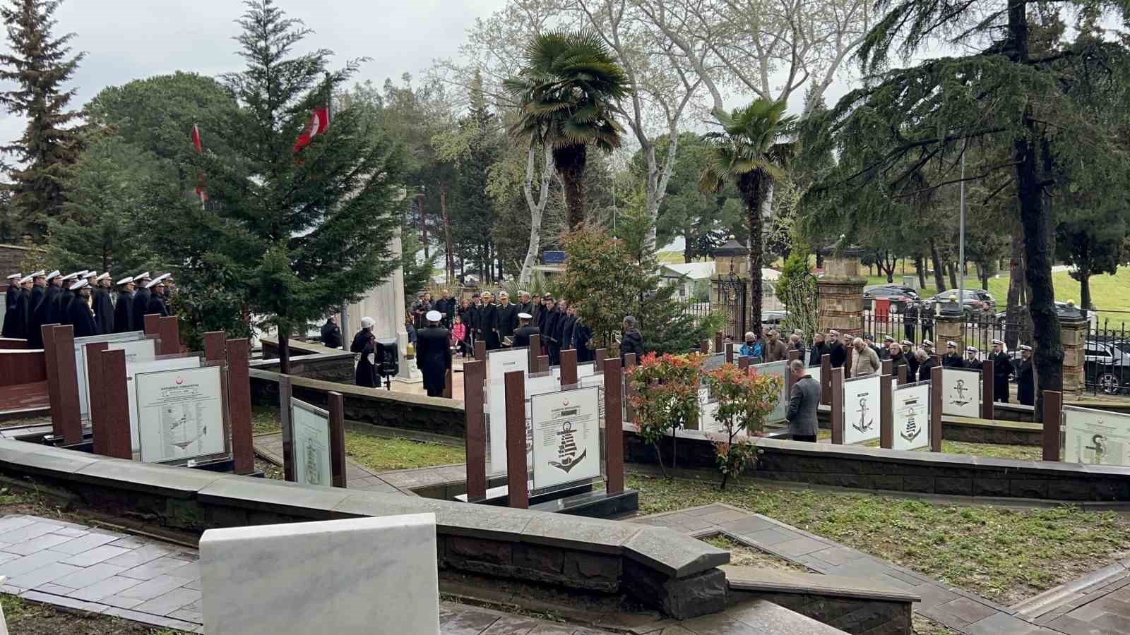 ’TCG Dumlupınar’ denizaltısında şehit olan 81 denizci için anma töreni düzenlendi
