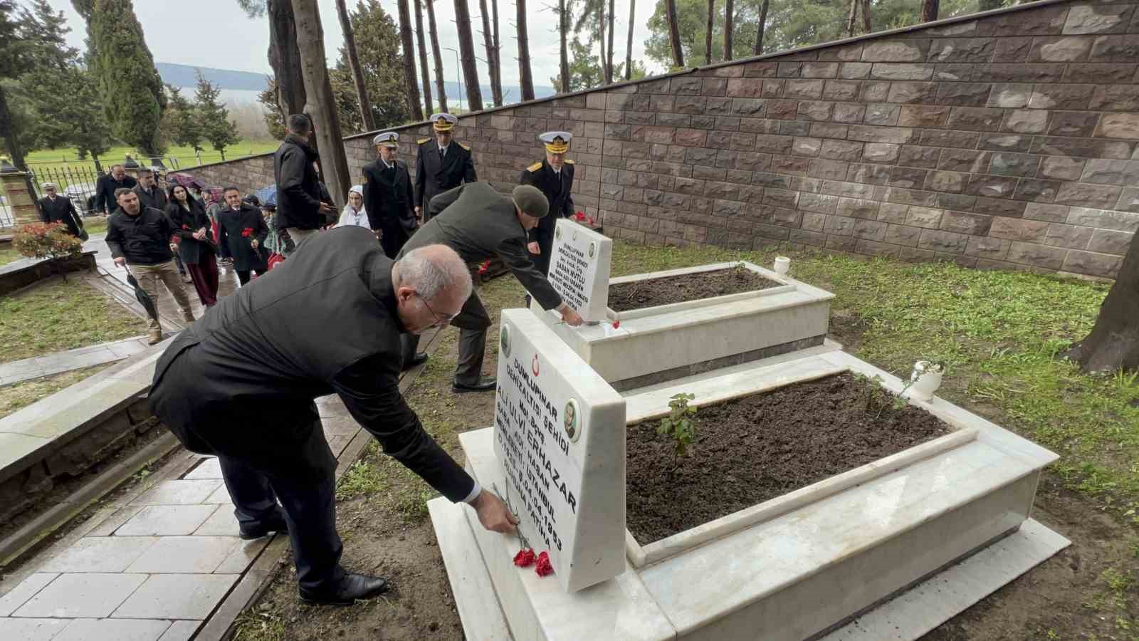 ’TCG Dumlupınar’ denizaltısında şehit olan 81 denizci için anma töreni düzenlendi
