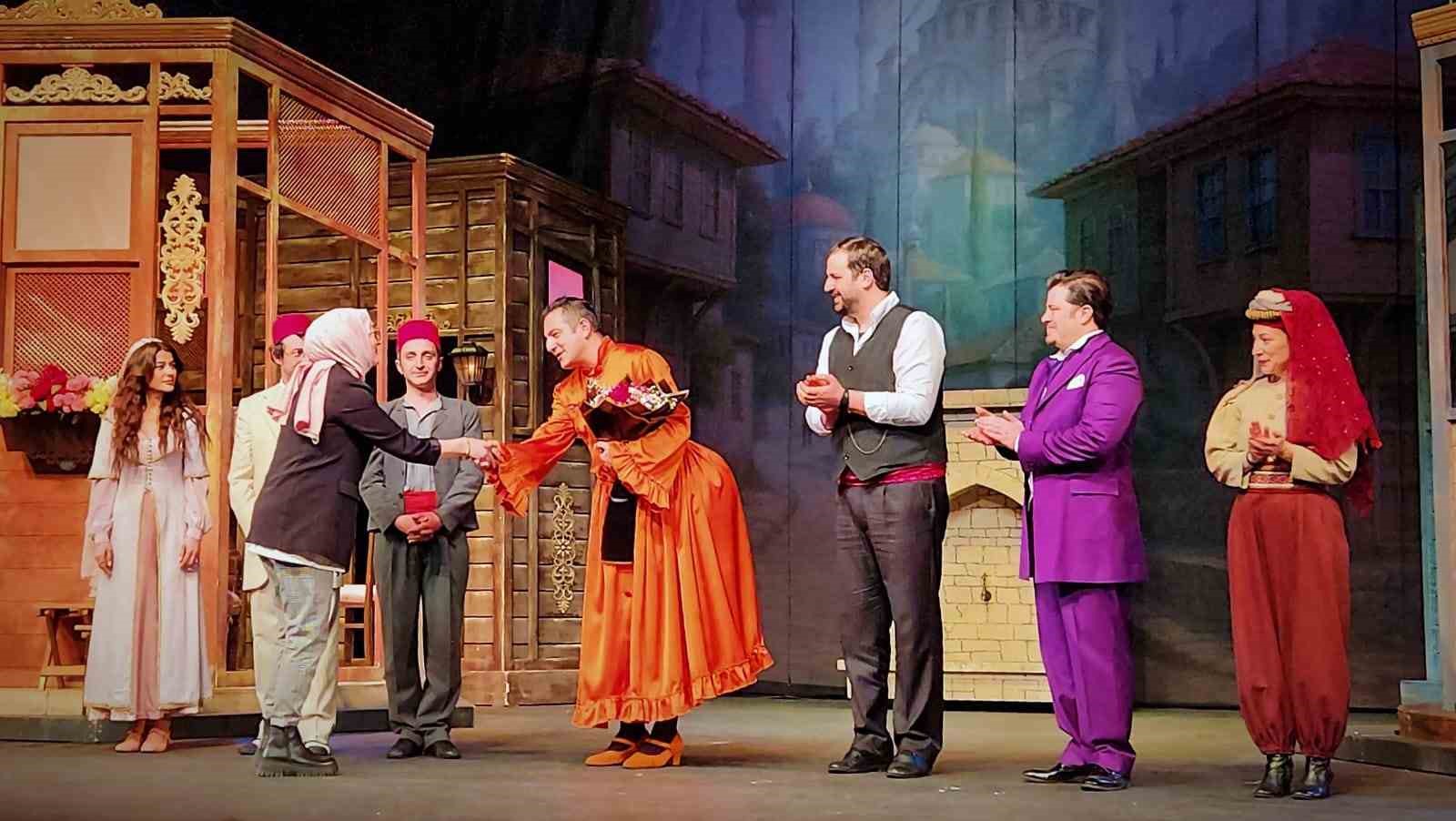 TDED Kadın Komisyonu, sahnede oyuncuların dünya tiyatro gününü kutladı
