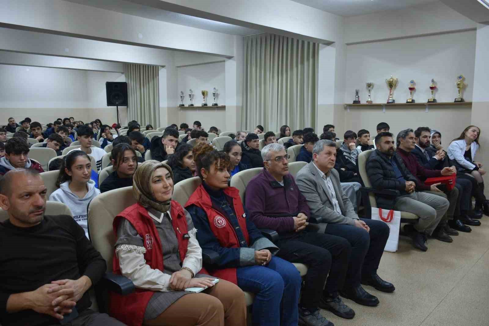 Tecrübelerini liseli gençlerle paylaştılar
