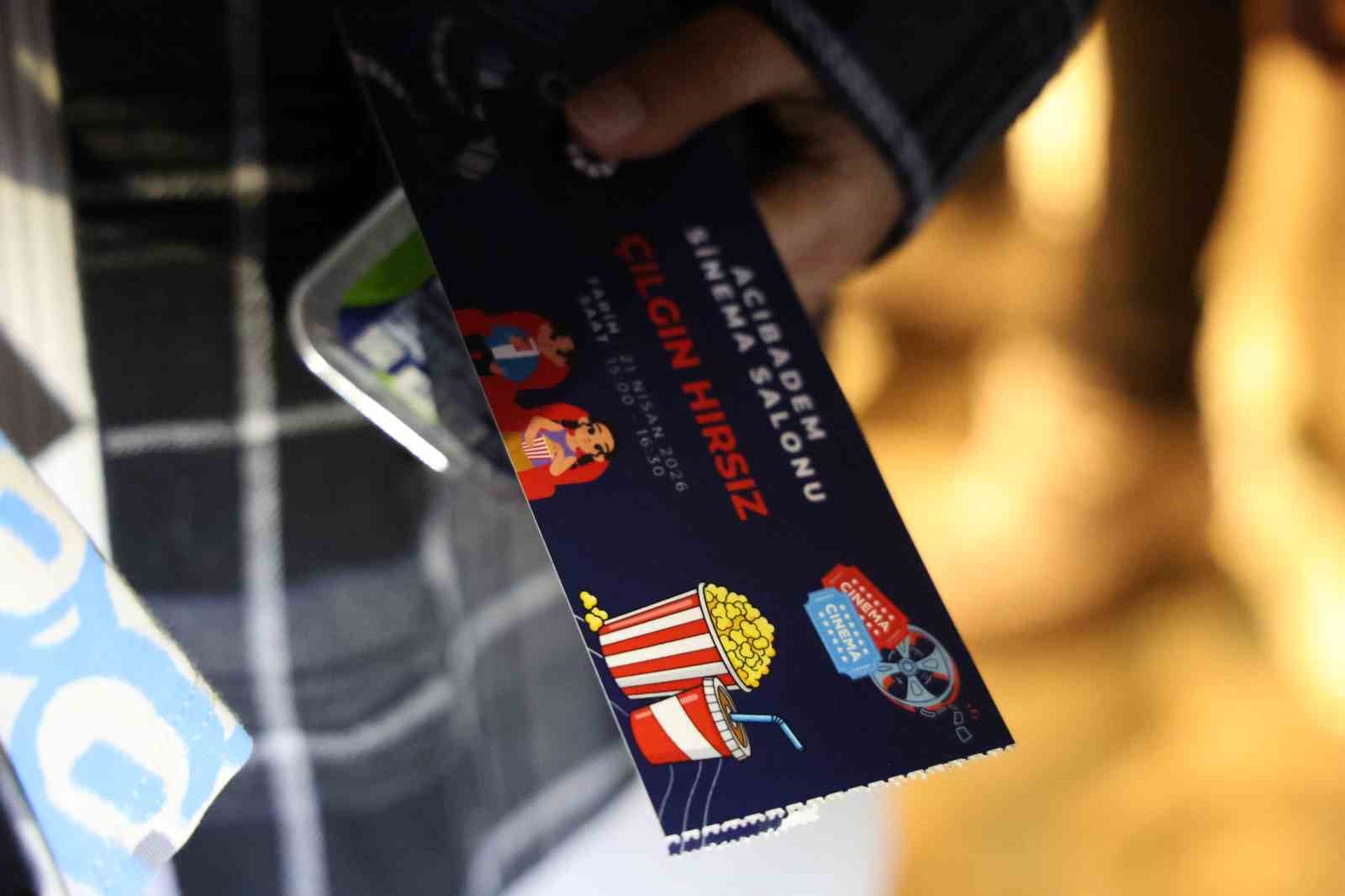 Tedaviye, ‘Sinema’ molası
