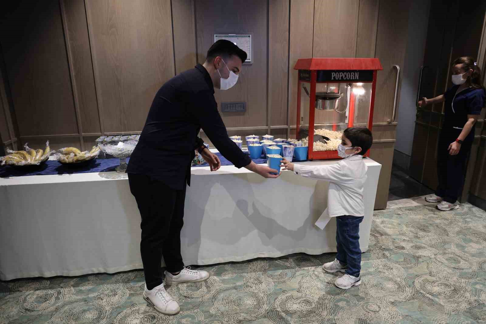 Tedaviye, ‘Sinema’ molası
