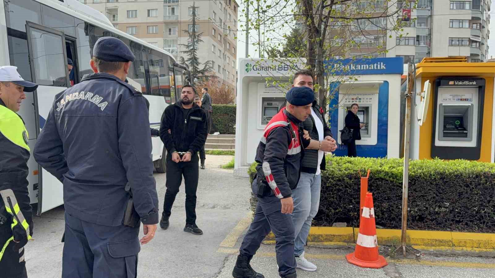 Tefecilik iddiasıyla yakalanan 15 şüpheli adliyeye sevk edildi
