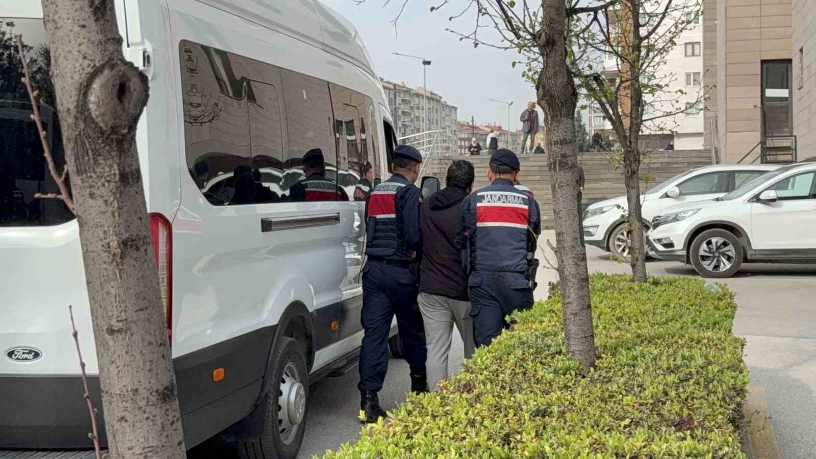 Tefecilik iddiasıyla yakalanan 15 şüpheli adliyeye sevk edildi
