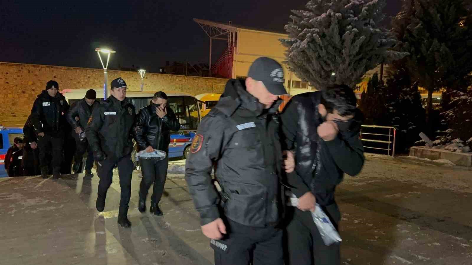 Tefecilik operasyonunda gözaltına alınan 68 kişiden 34’ü adliyeye sevk edildi
