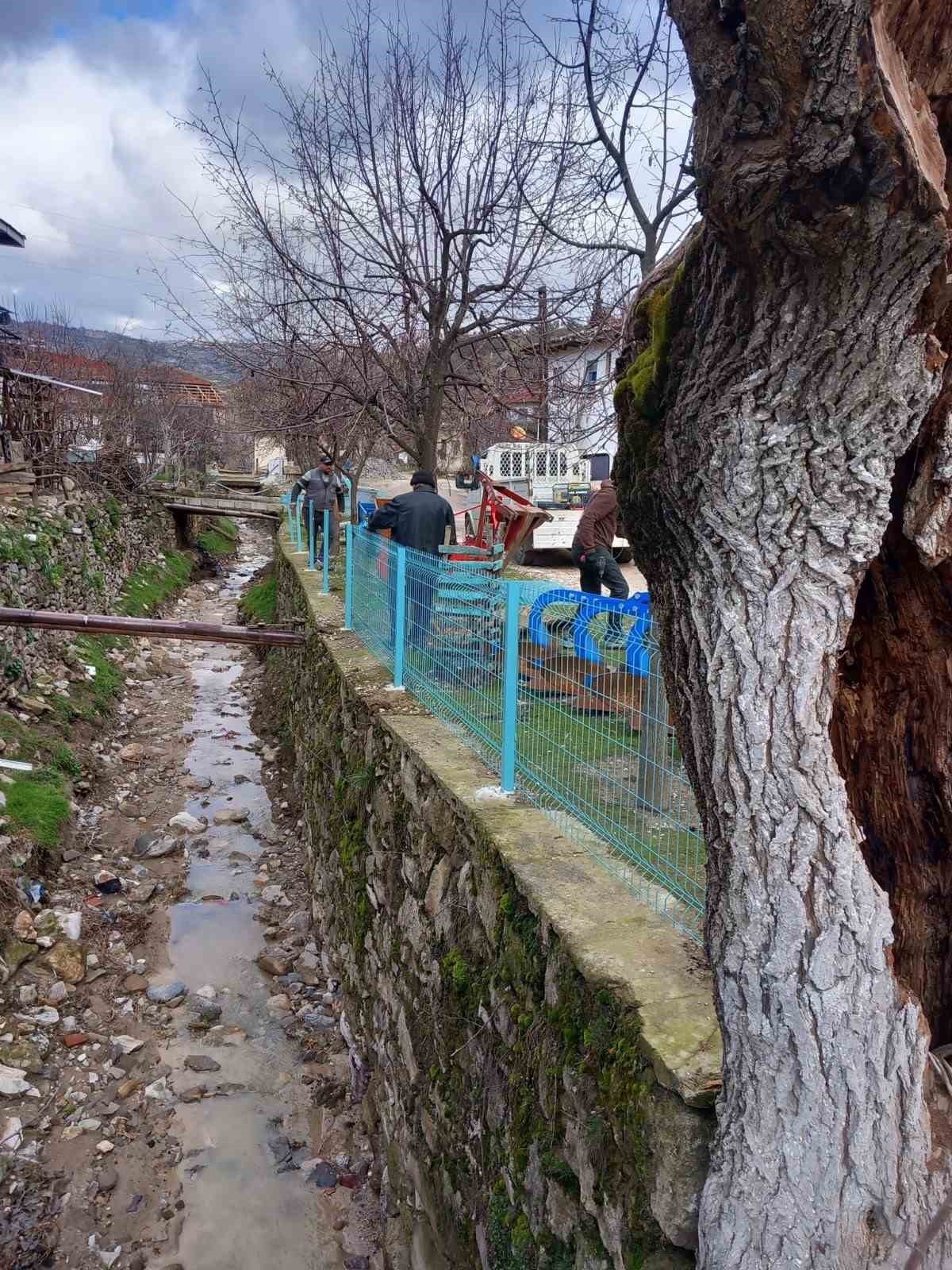 Tehlike arz eden dereler güvenli hale getiriliyor
