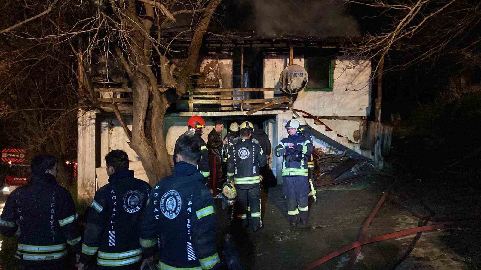 Tek başına yaşadığı evinde alevlerin arasında hayatını kaybetti
