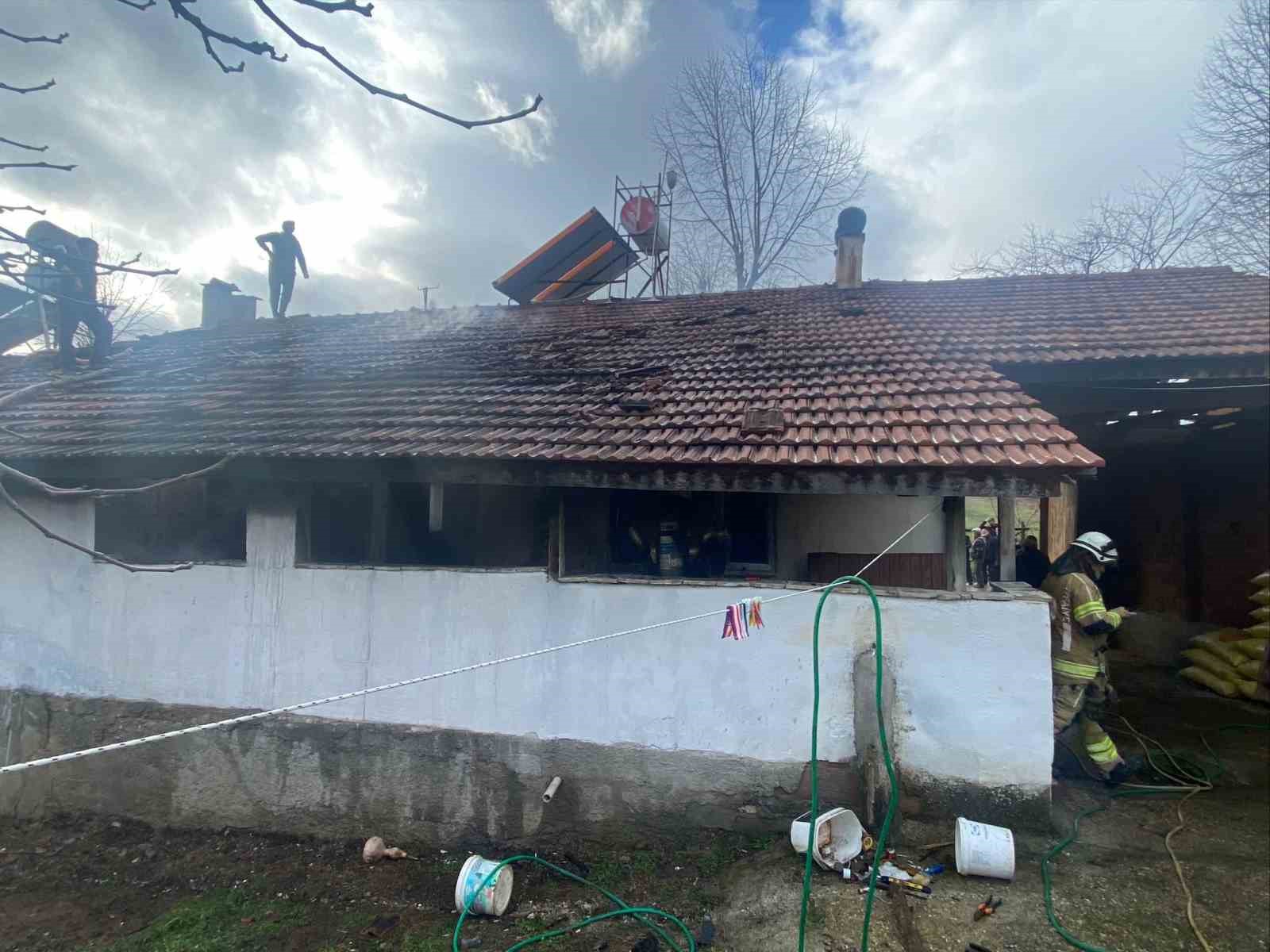 Tek yaşayan adamın evi küle döndü
