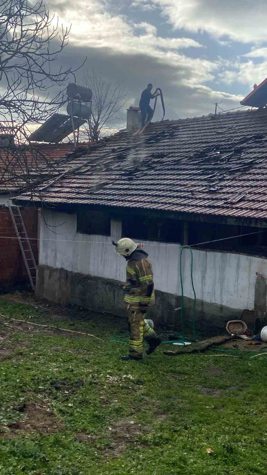 Tek yaşayan adamın evi küle döndü
