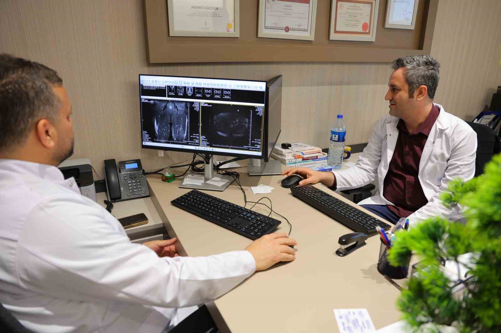 Tekerlekli sandalyeyle getirilen hasta tedavi sonrası yürüyerek çıktı
