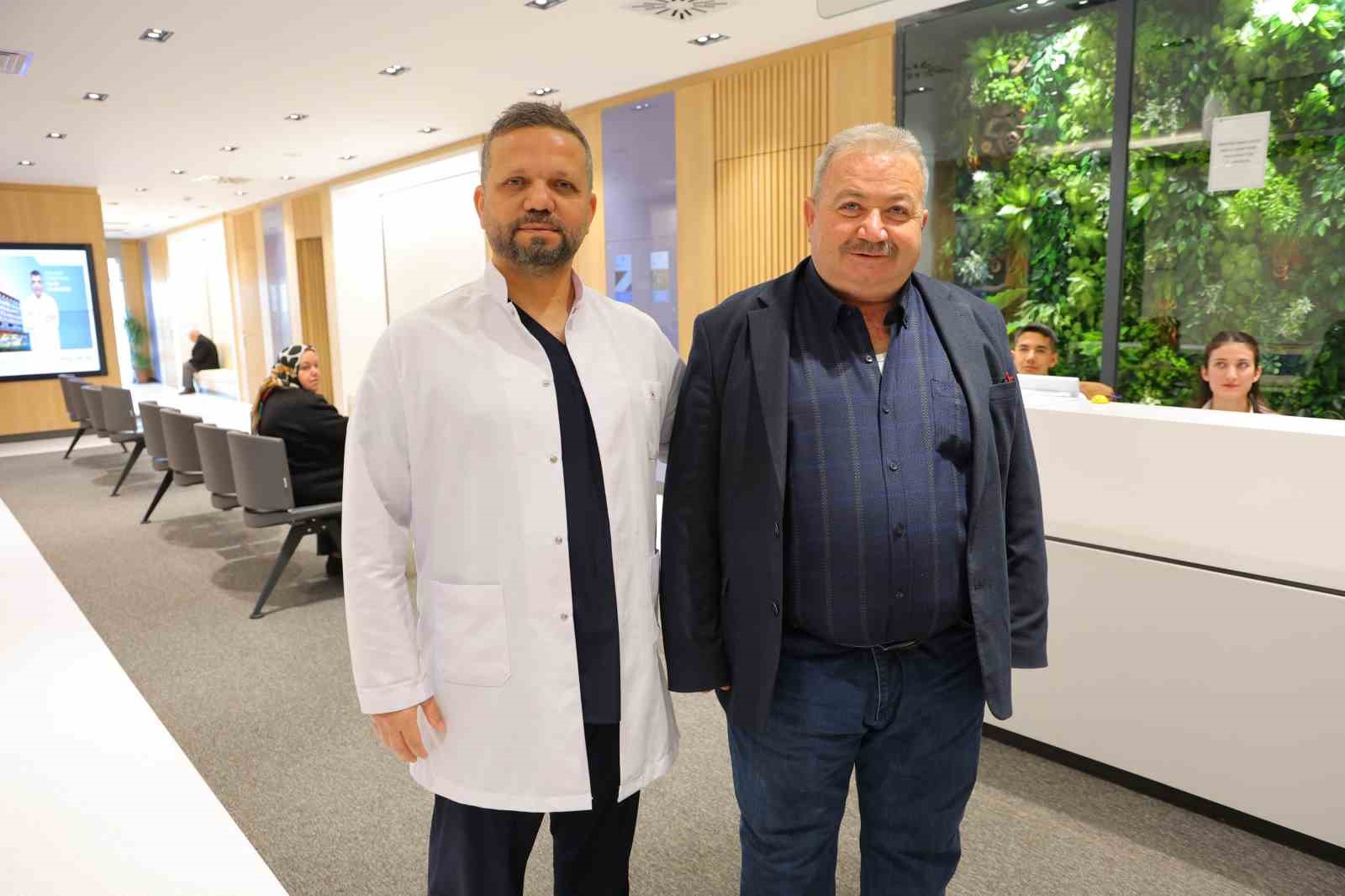 Tekerlekli sandalyeyle getirilen hasta tedavi sonrası yürüyerek çıktı
