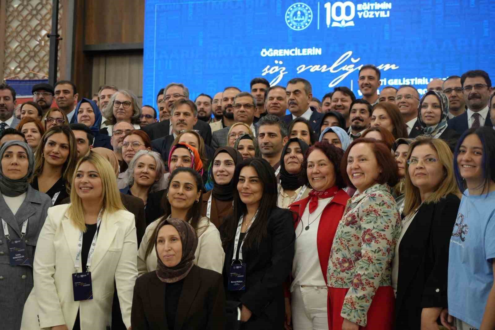 Tekin: "Son 25 yılda eğitim-öğretimde uluslararası oranlara eriştik"
Tekin: "Son 25 yılda eğitim-öğretimde uluslararası oranlara eriştik"