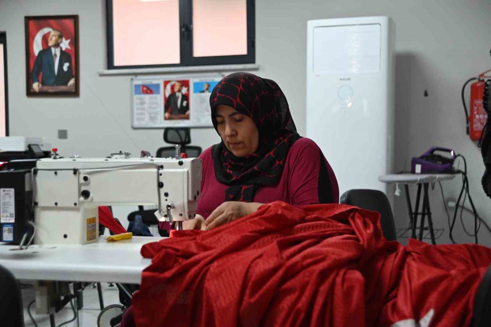 Tekirdağ Büyükşehir’den bayrağa saygı
