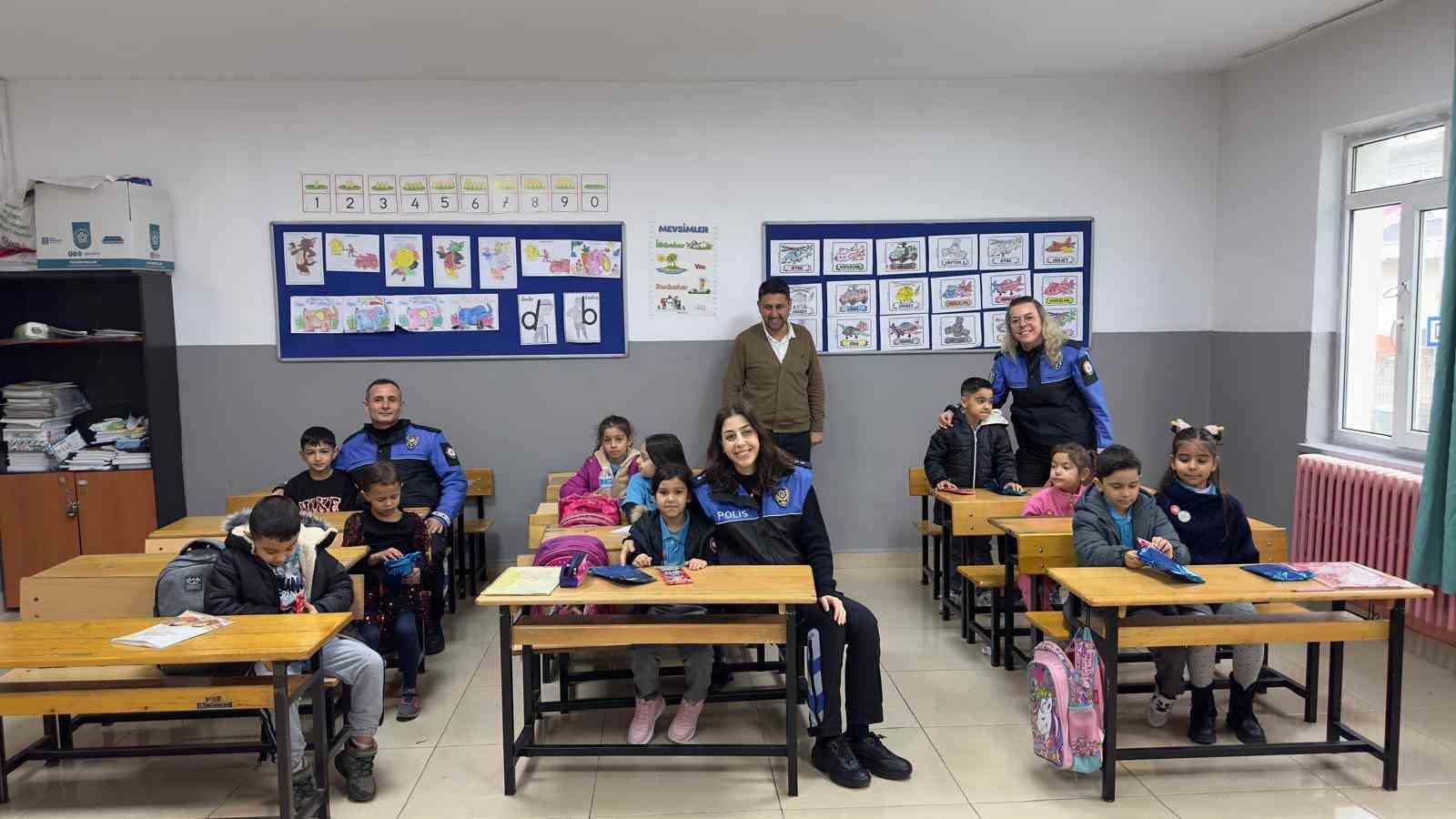 Tekirdağ Emniyeti’nden öğrencilere karne sürprizi
Tekirdağ Emniyeti’nden öğrencilere karne sürprizi