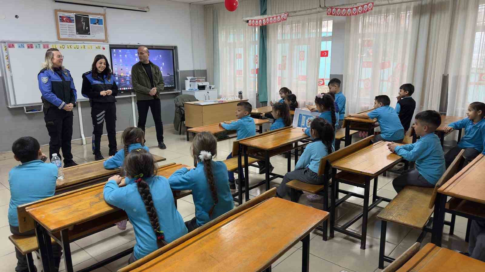 Tekirdağ Emniyeti’nden öğrencilere karne sürprizi
Tekirdağ Emniyeti’nden öğrencilere karne sürprizi