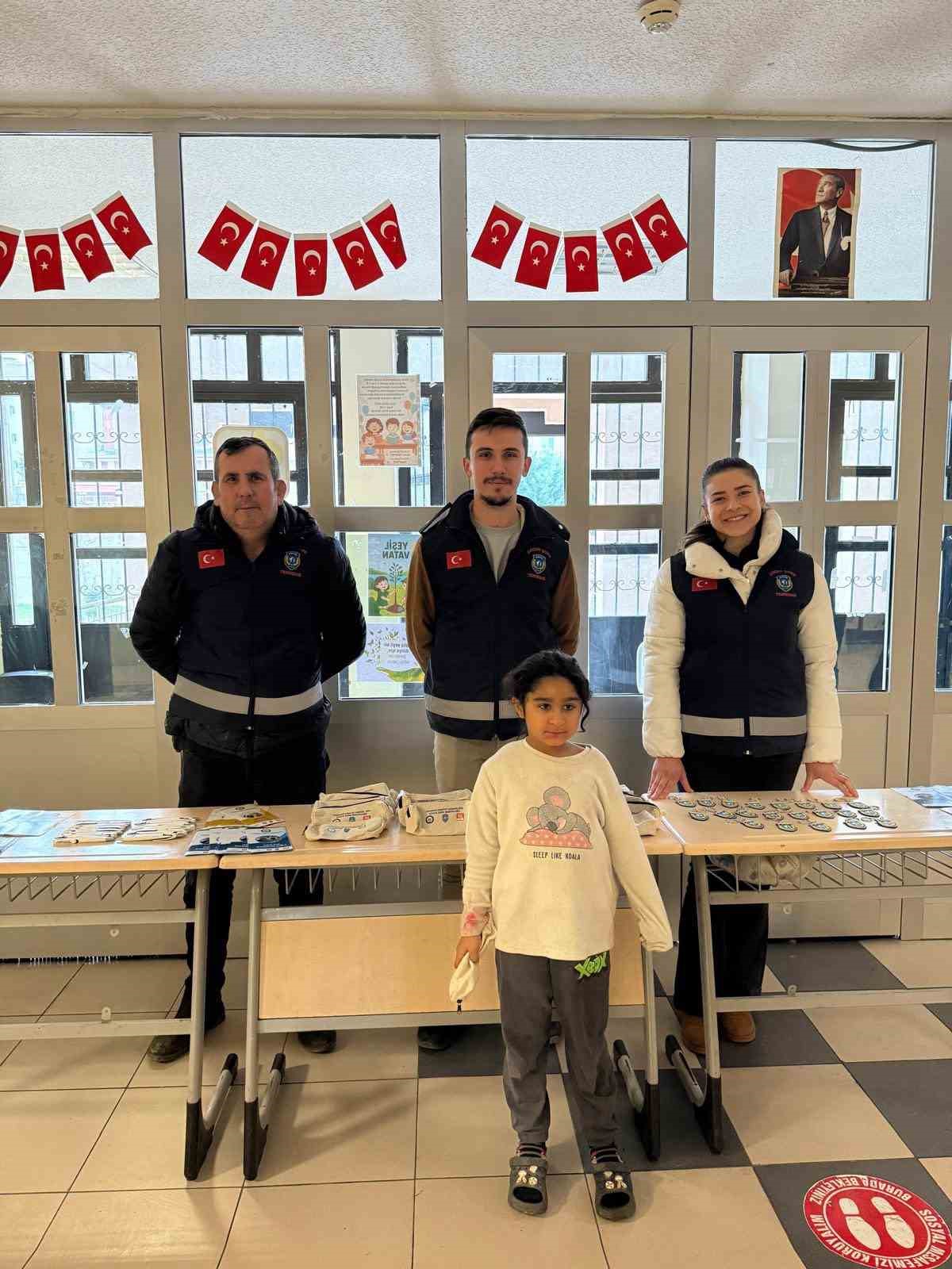 Tekirdağ Emniyeti’nden öğrencilere karne sürprizi
Tekirdağ Emniyeti’nden öğrencilere karne sürprizi