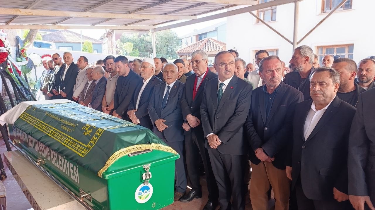 Tekirdağ Valisinin ağabeyi Sakarya’da son yolculuğuna uğurlandı
