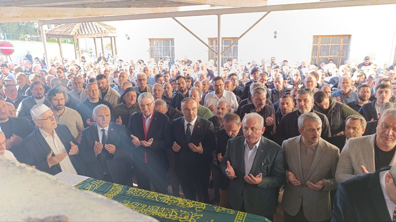 Tekirdağ Valisinin ağabeyi Sakarya’da son yolculuğuna uğurlandı
