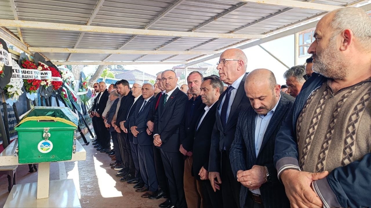 Tekirdağ Valisinin ağabeyi Sakarya’da son yolculuğuna uğurlandı

