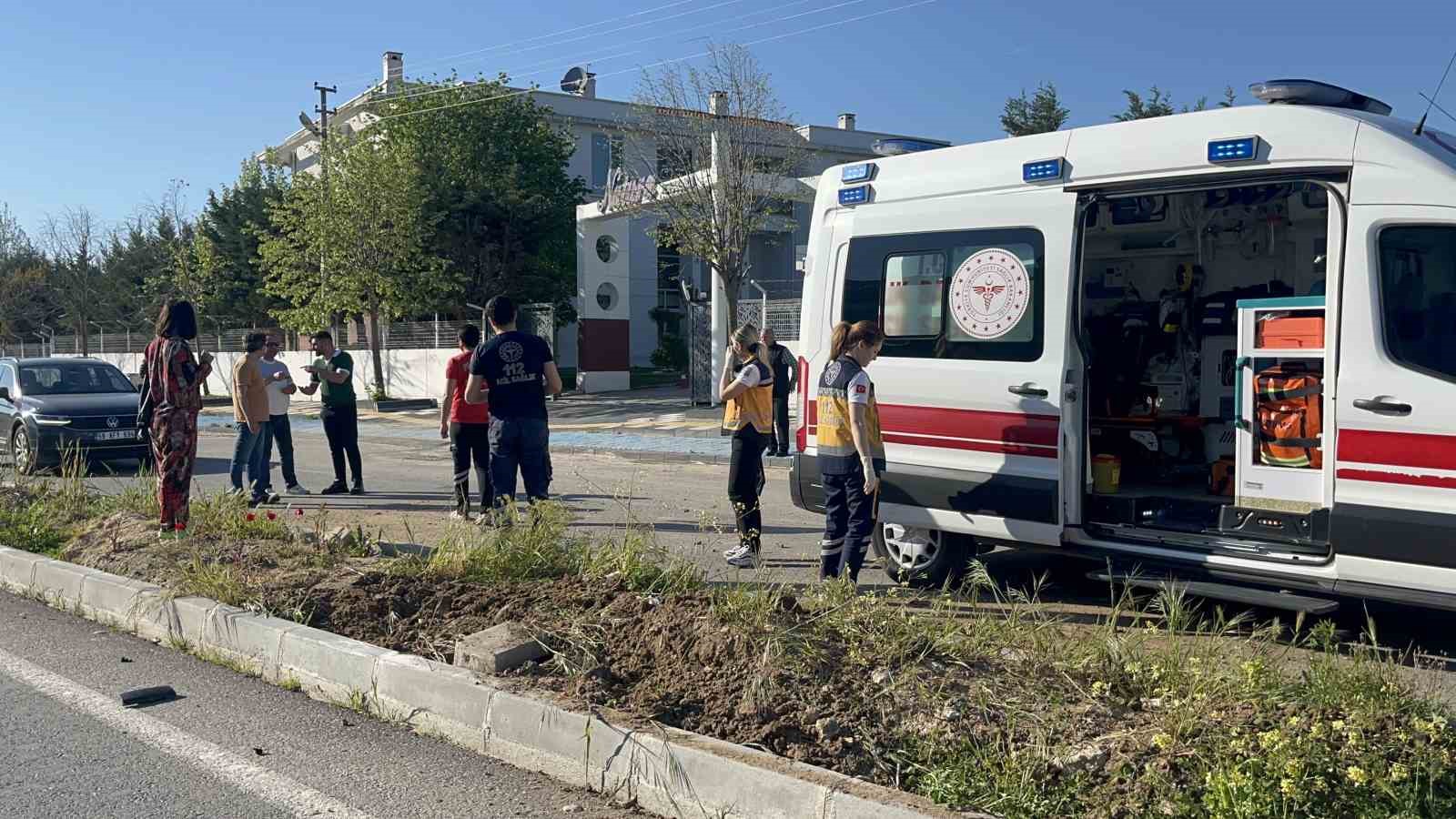 Tekirdağ’da 2’si çocuk 5 kişinin yaralandığı kaza kamerada: 25 metre boyunca taklalar attı
