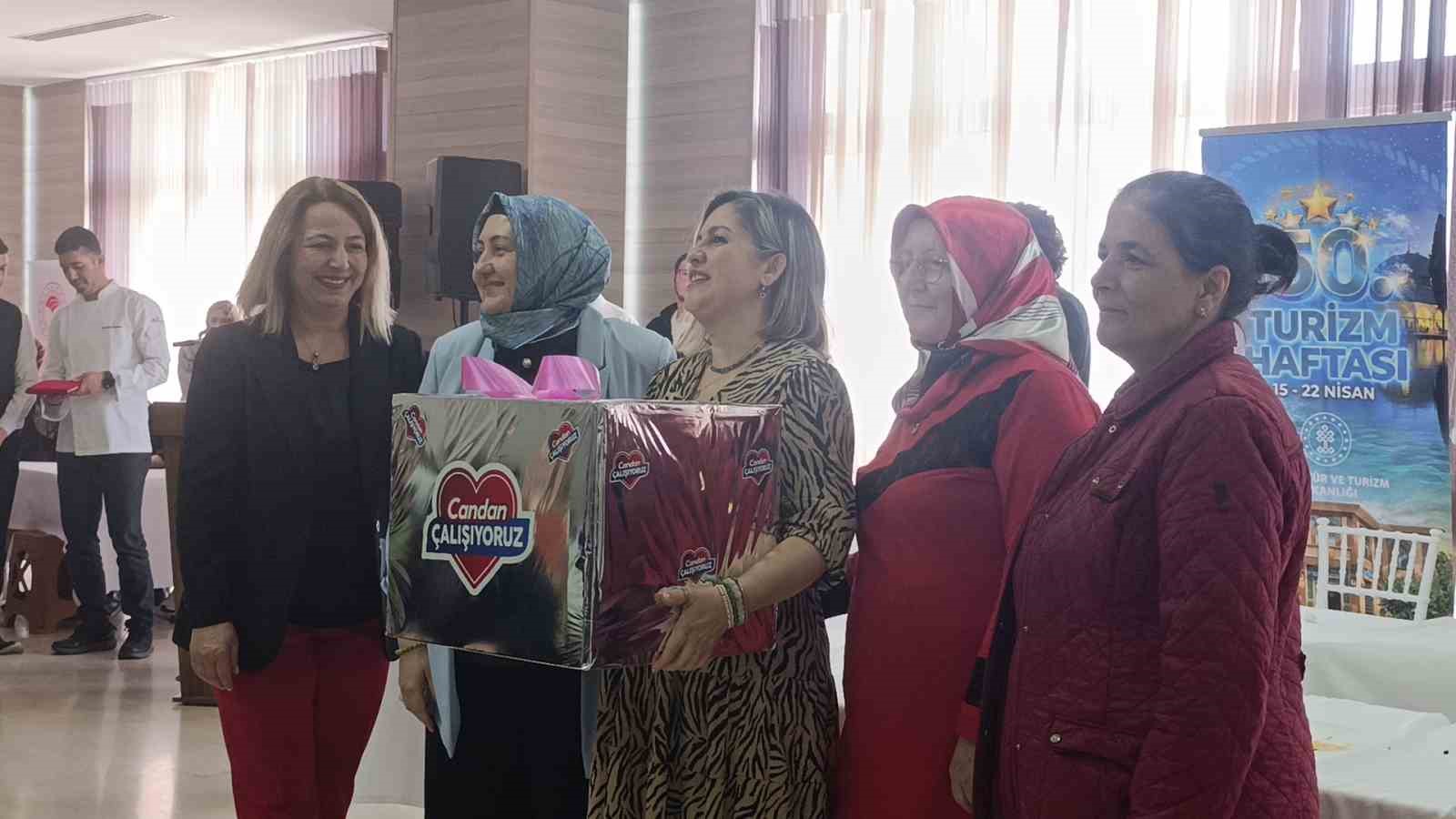 Tekirdağ’da 32 çeşit yöresel tatlı yarıştı: Tekirdağ’ın coğrafi işaretli Hayrabolu tatlısı 1. oldu
