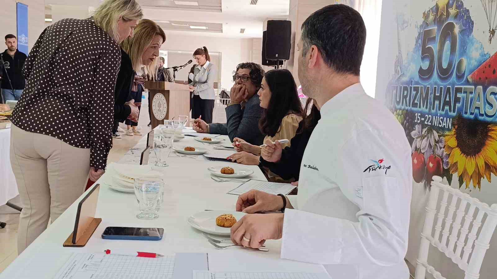 Tekirdağ’da 32 çeşit yöresel tatlı yarıştı: Tekirdağ’ın coğrafi işaretli Hayrabolu tatlısı 1. oldu
