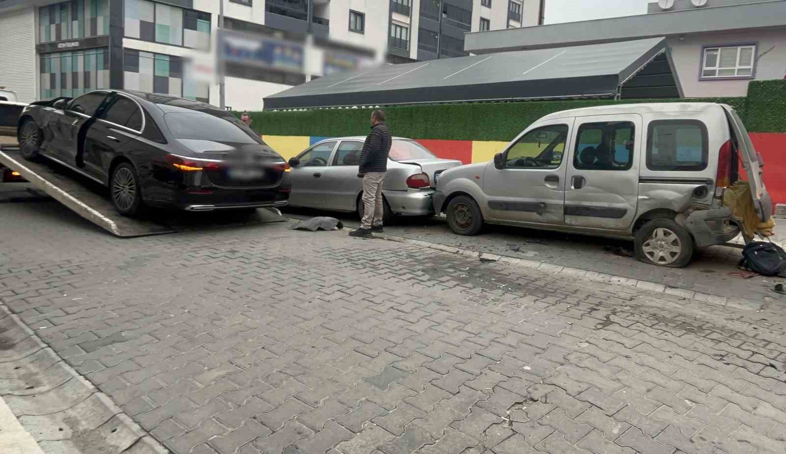 Tekirdağ’da 5 aracın karıştığı zincirleme kaza kamerada
