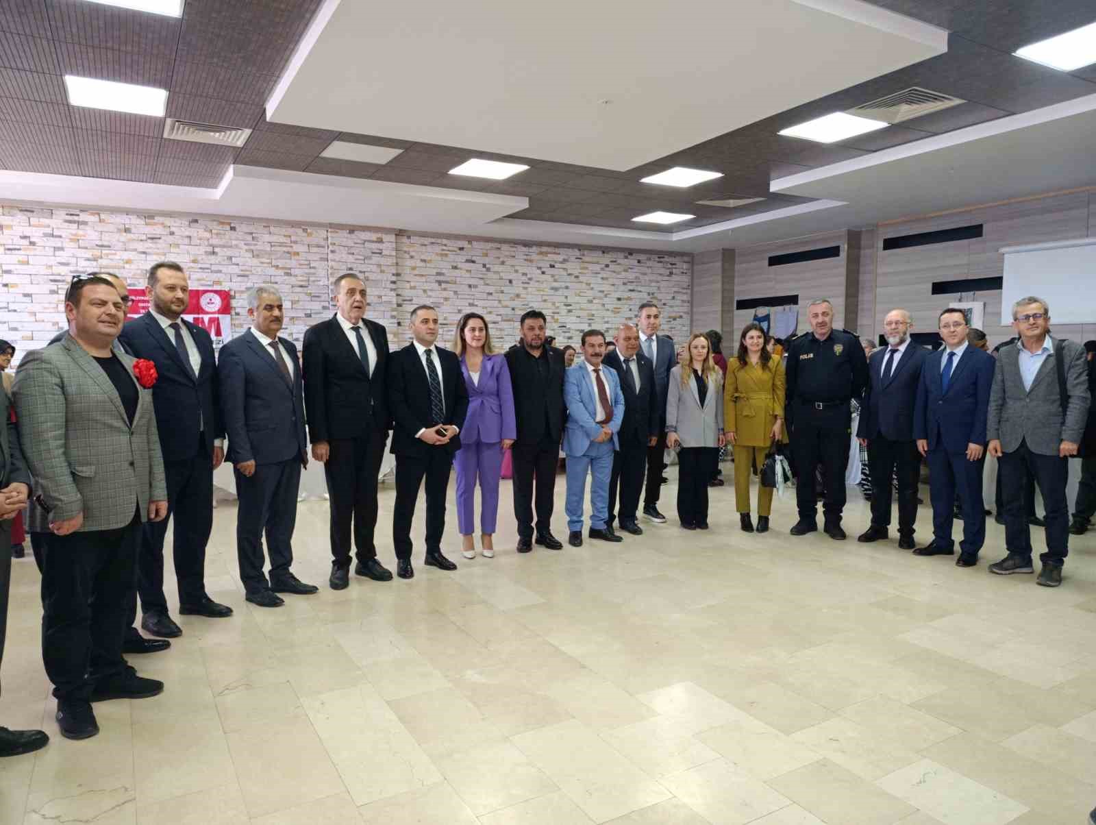 Tekirdağ’da "8 Nisan Dünya Romanlar Günü" etkinliği
Tekirdağ’da "8 Nisan Dünya Romanlar Günü" etkinliği