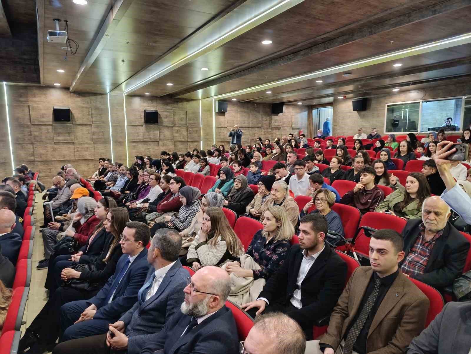 Tekirdağ’da "8 Nisan Dünya Romanlar Günü" etkinliği
Tekirdağ’da "8 Nisan Dünya Romanlar Günü" etkinliği