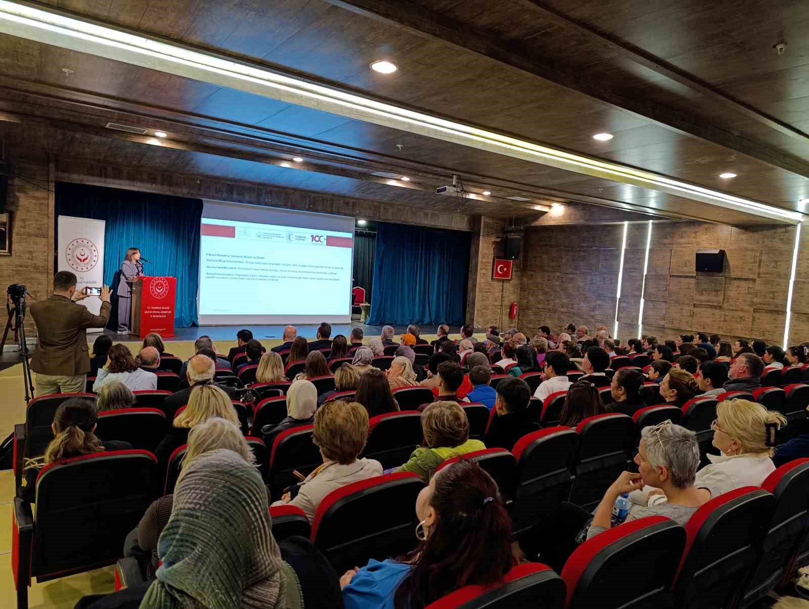 Tekirdağ’da "8 Nisan Dünya Romanlar Günü" etkinliği
Tekirdağ’da "8 Nisan Dünya Romanlar Günü" etkinliği