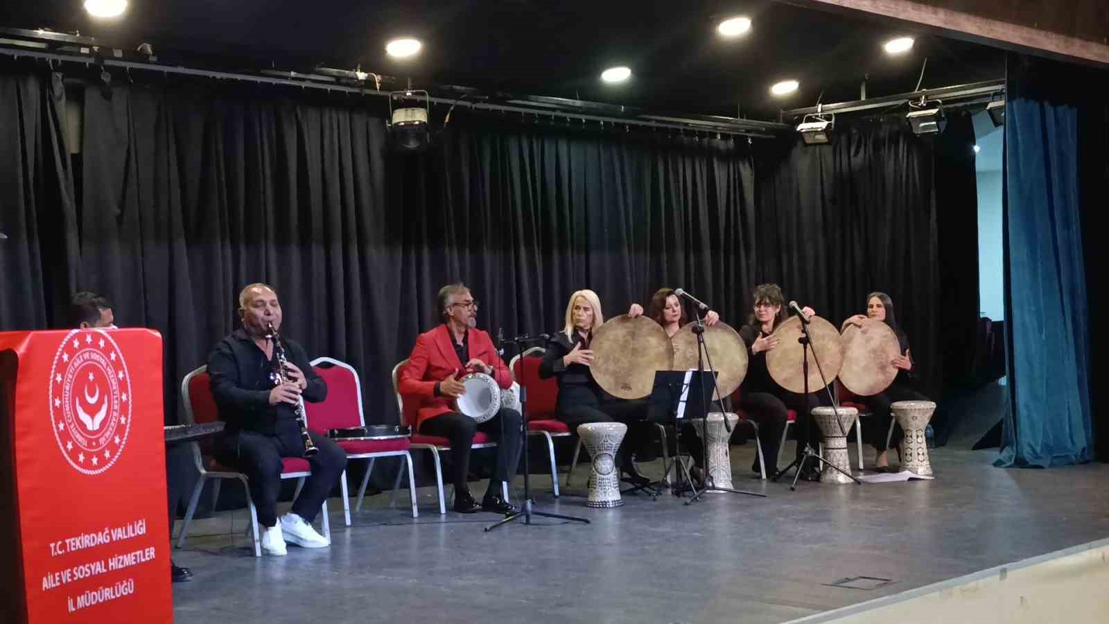 Tekirdağ’da "8 Nisan Dünya Romanlar Günü" etkinliği
Tekirdağ’da "8 Nisan Dünya Romanlar Günü" etkinliği