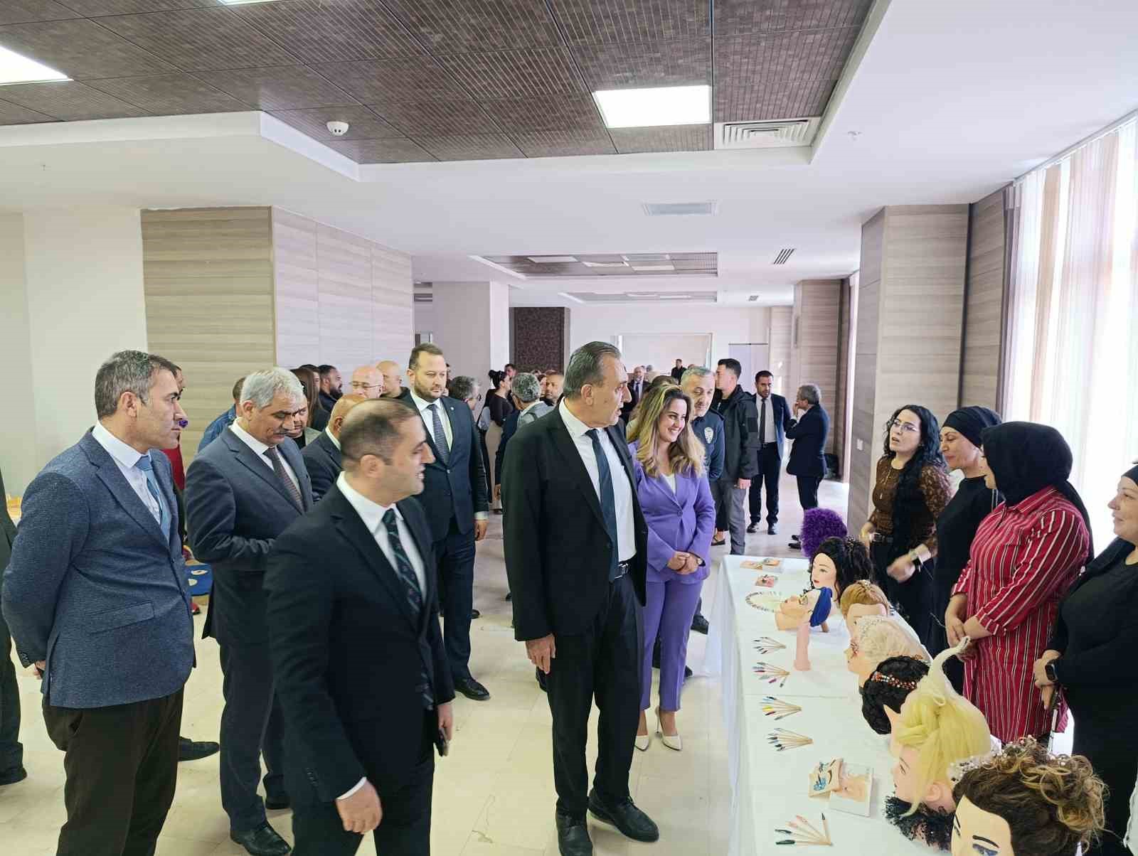 Tekirdağ’da "8 Nisan Dünya Romanlar Günü" etkinliği
Tekirdağ’da "8 Nisan Dünya Romanlar Günü" etkinliği