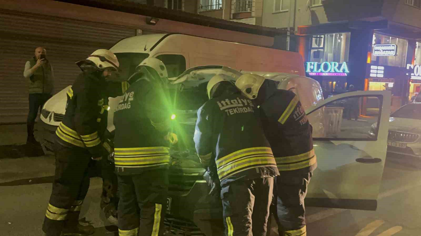 Tekirdağ’da alkollü sürücü işçi servisine çarptı, ardından minibüs şoförüne tehditler savurdu
