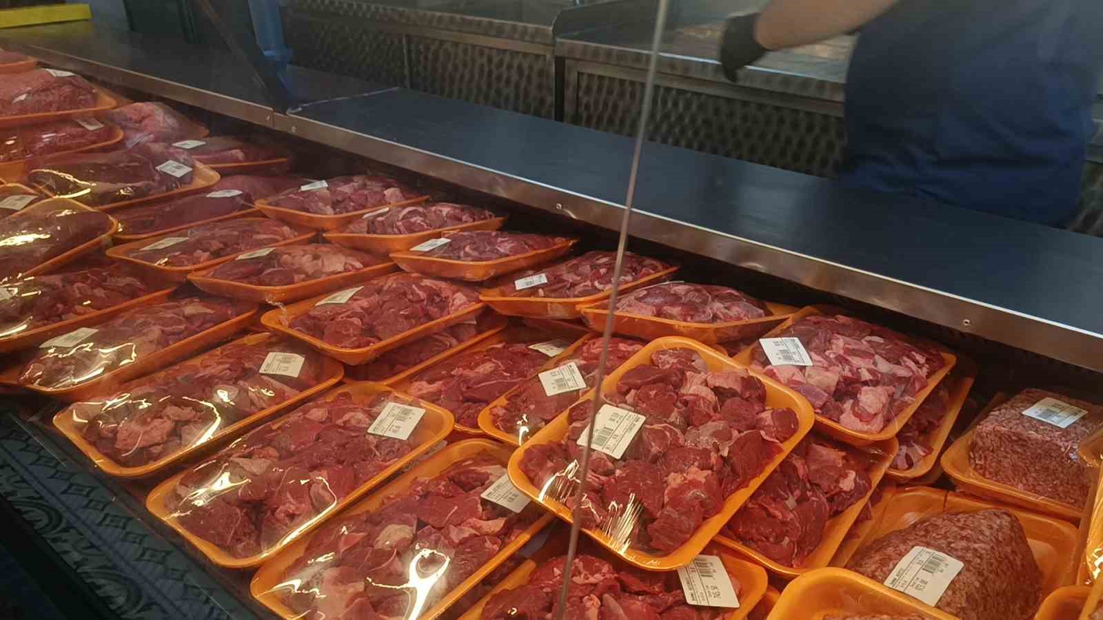 Tekirdağ’da bayram alışverişi kuyruğu: Ucuz ete metrelerce sıra oluştu
