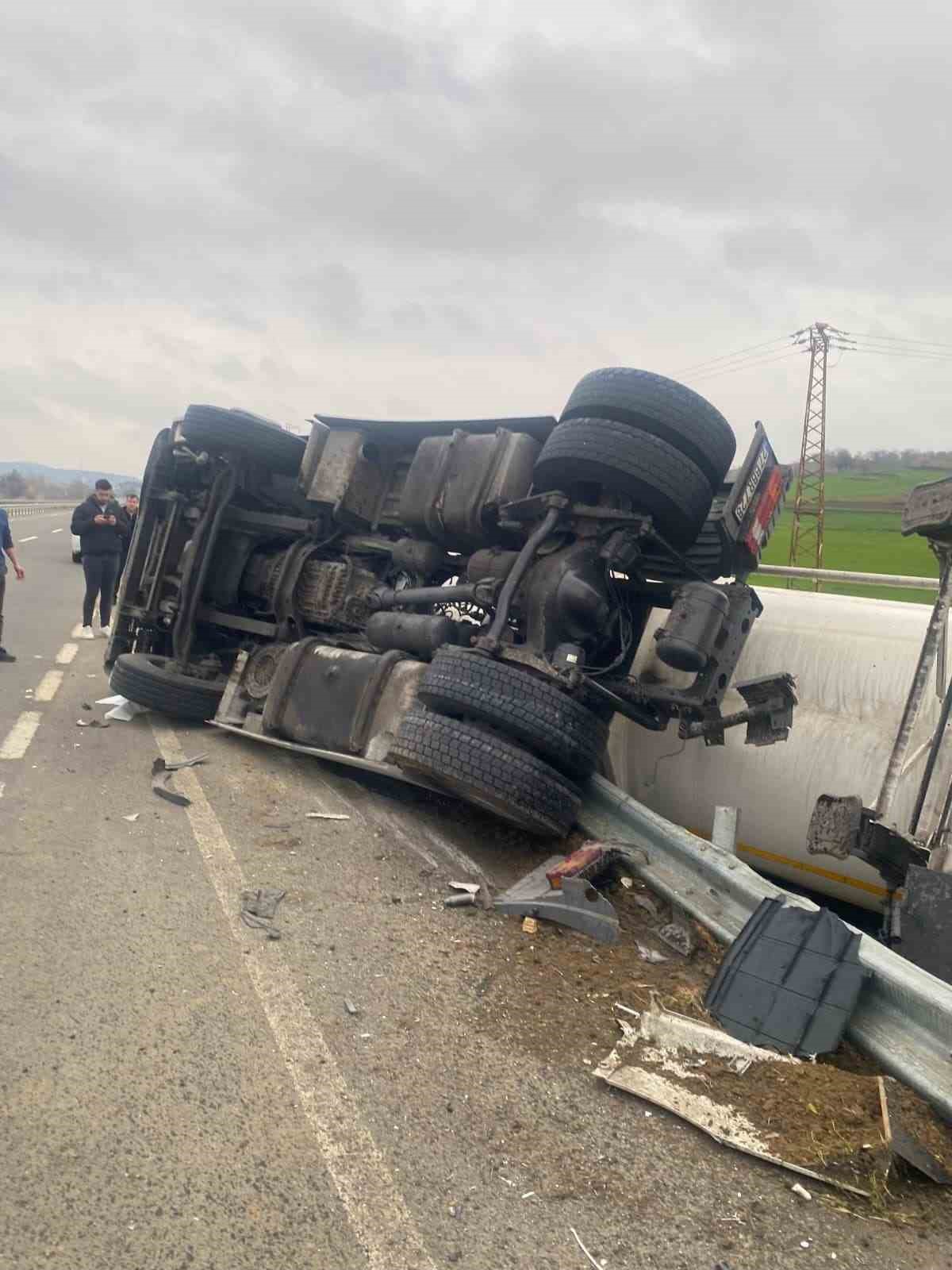 Tekirdağ’da feci kaza: Tır şoförü hayatını kaybetti
