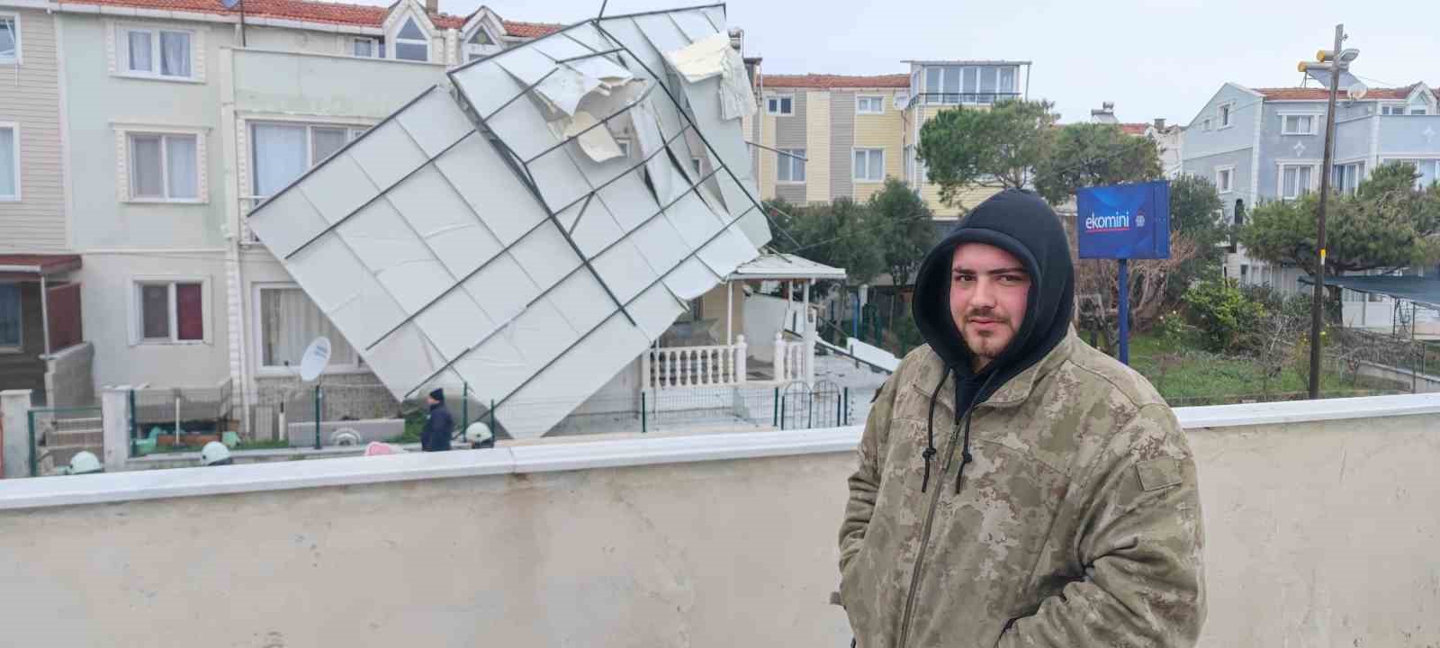 Tekirdağ’da fırtına çatıları uçurdu
