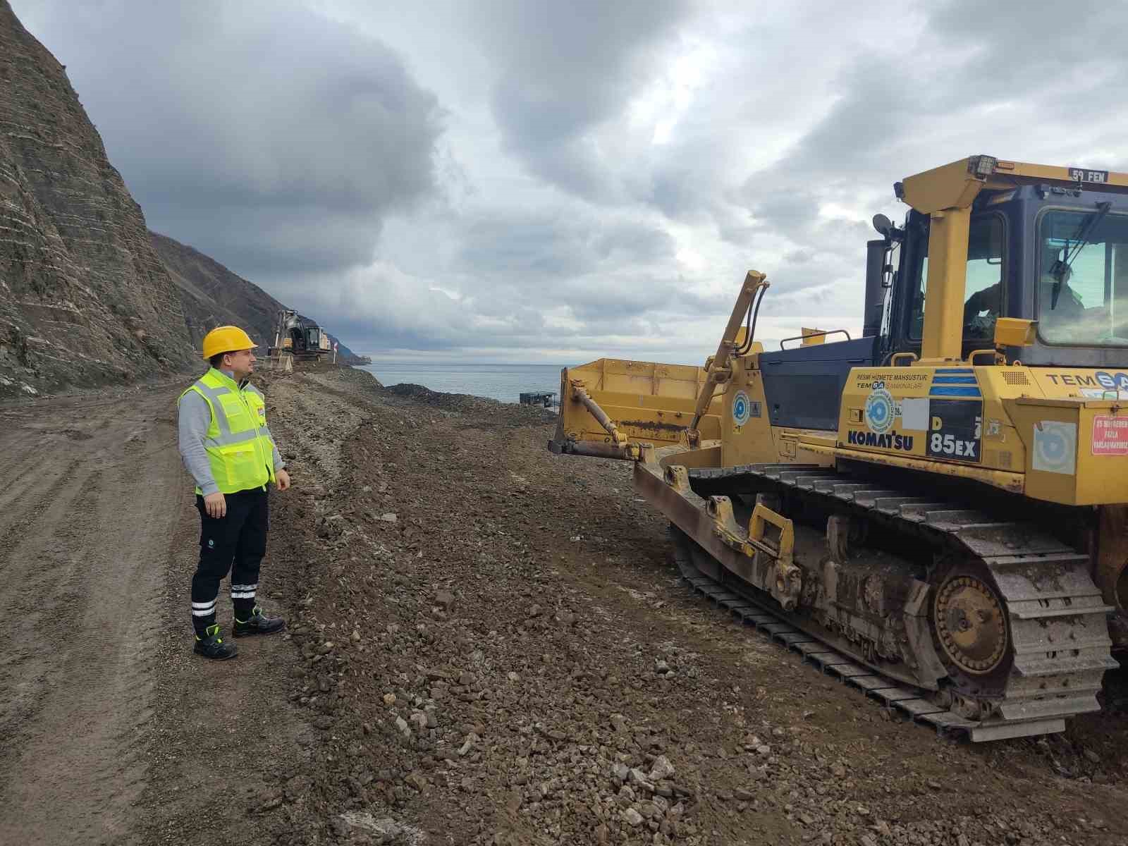 Tekirdağ’da heyelan: Yol kapatıldı
