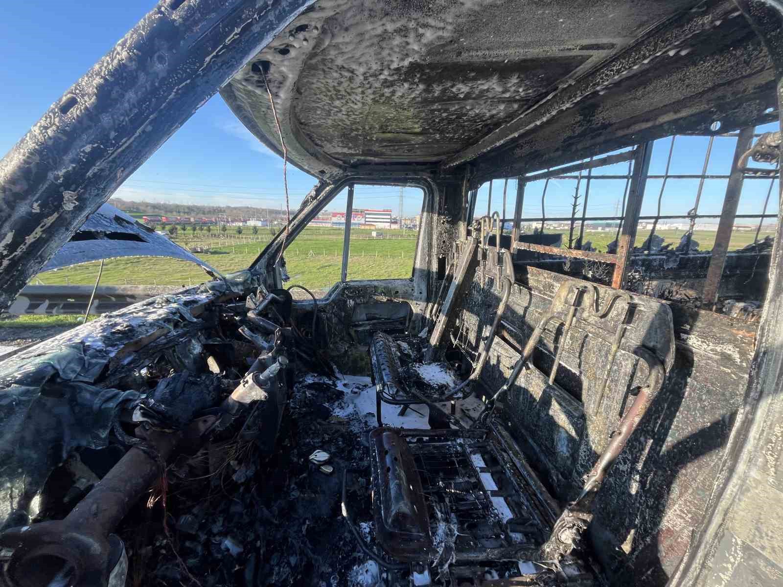 Tekirdağ’da kamyonet alev topuna döndü
